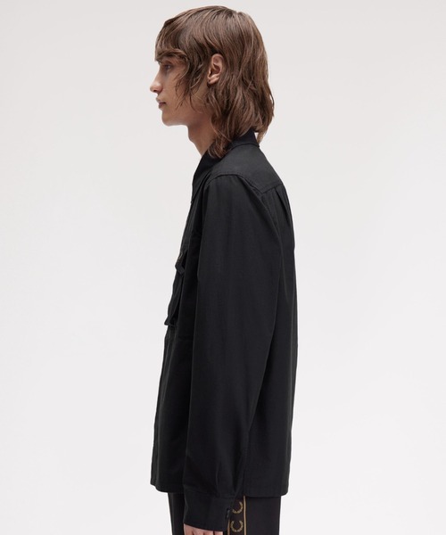 FRED PERRY（フレッドペリー）の「Poplin Overshirt／コットンポプリンオーバーシャツ（シャツ/ブラウス・メンズ・ブラック/ベージュ・M/L）」の6枚目の写真