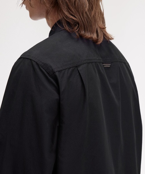 FRED PERRY（フレッドペリー）の「Poplin Overshirt／コットンポプリンオーバーシャツ（シャツ/ブラウス・メンズ・ブラック/ベージュ・M/L）」の3枚目の写真