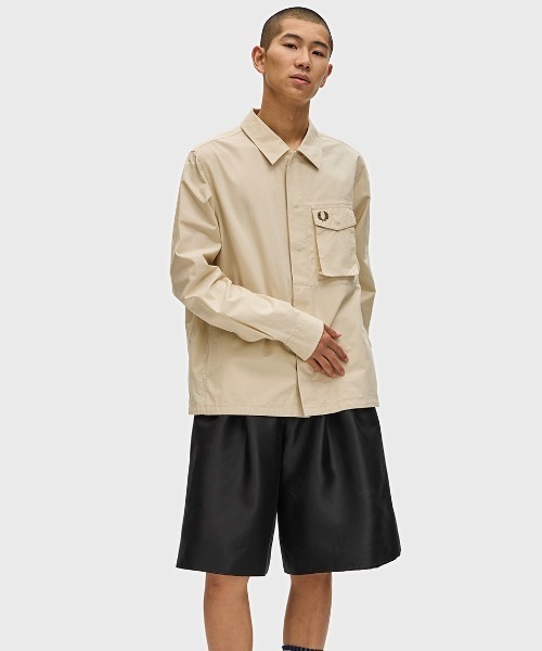 FRED PERRY（フレッドペリー）の「Poplin Overshirt／コットンポプリンオーバーシャツ（シャツ/ブラウス・メンズ・ブラック/ベージュ・M/L）」の22枚目の写真