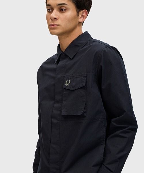 FRED PERRY（フレッドペリー）の「Poplin Overshirt／コットンポプリンオーバーシャツ（シャツ/ブラウス・メンズ・ブラック/ベージュ・M/L）」の18枚目の写真