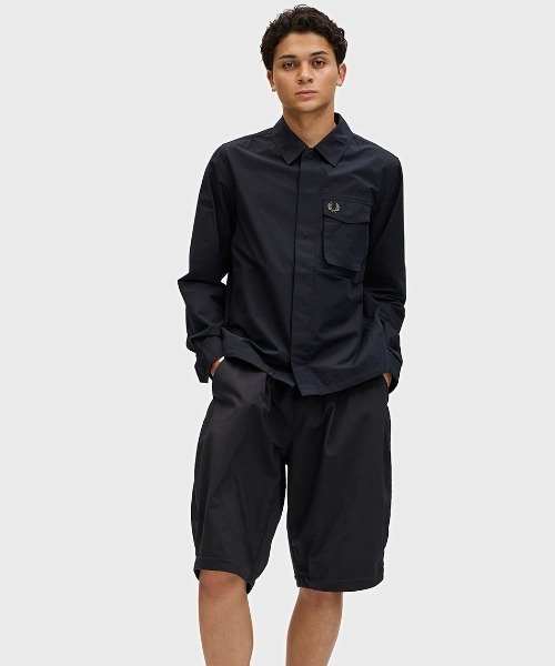 FRED PERRY（フレッドペリー）の「Poplin Overshirt／コットンポプリンオーバーシャツ（シャツ/ブラウス・メンズ・ブラック/ベージュ・M/L）」の16枚目の写真