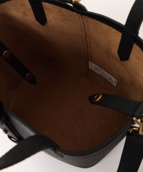 CHARLES & KEITH（チャールズ & キース）の「Beryl ベリル リサイクルレザーバケツバッグ（ショルダーバッグ・レディース・ワインレッド/クリーム/ブラック/ピンク・S）」の17枚目の写真