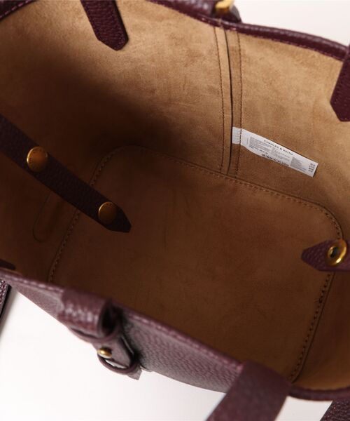 CHARLES & KEITH（チャールズ & キース）の「Beryl ベリル リサイクルレザーバケツバッグ（ショルダーバッグ・レディース・ワインレッド/クリーム/ブラック/ピンク・S）」の9枚目の写真