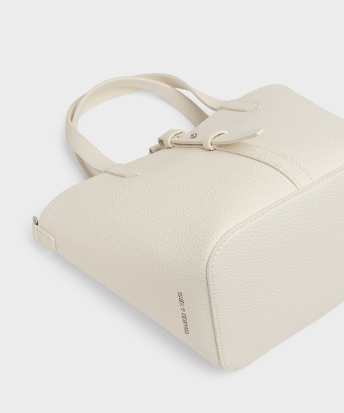 CHARLES & KEITH（チャールズ & キース）の「Beryl ベリル リサイクルレザーバケツバッグ（ショルダーバッグ・レディース・ワインレッド/クリーム/ブラック/ピンク・S）」の21枚目の写真