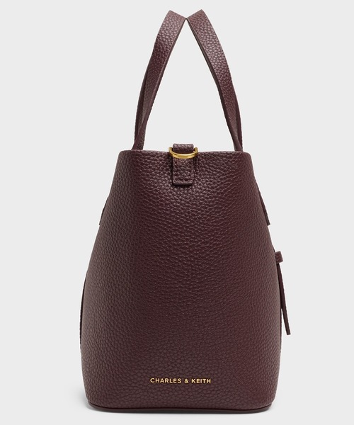 CHARLES & KEITH（チャールズ & キース）の「Beryl ベリル リサイクルレザーバケツバッグ（ショルダーバッグ・レディース・ワインレッド/クリーム/ブラック/ピンク・S）」の6枚目の写真