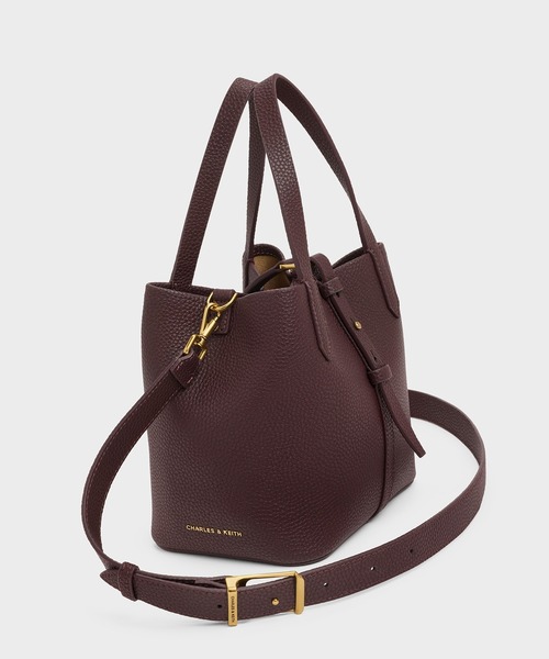 CHARLES & KEITH（チャールズ & キース）の「Beryl ベリル リサイクルレザーバケツバッグ（ショルダーバッグ・レディース・ワインレッド/クリーム/ブラック/ピンク・S）」の8枚目の写真