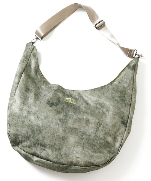 UMBRO(アンブロ)の「UMBRO/アンブロ SP Wrinkled ROUND SHOULDER BAG/別注 ラウンドショルダーバッグ/シワ加工(ショルダーバッグ・メンズ・ブラック/オリーブ/ブラウン・ONE SIZE)」の3枚目の写真