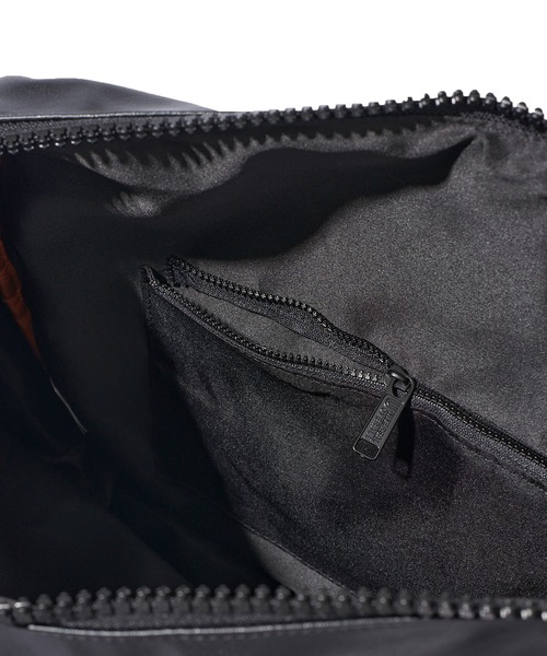 UNIVERSAL OVERALL(ユニバーサルオーバーオール)の「【UNIVERSAL OVERALL】ECO LEATHER HOBO SHOULDER BAG / エコレザーショルダーバッグ(ショルダーバッグ・レディース・ブラック/シルバーグレー・FREE)」の8枚目の写真