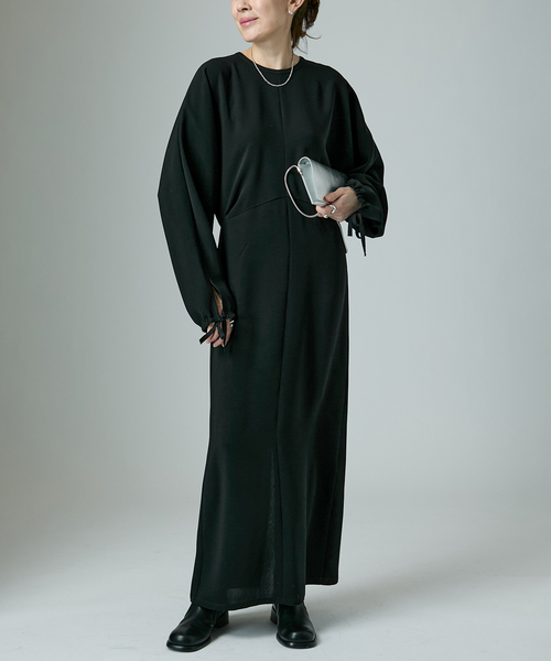 VERMEIL par iena(ヴェルメイユパーイエナ)の「ドルマンスリーブドレープワンピース(ワンピース・レディース・ブラック/ネイビー・40/38/36)」の1枚目の写真