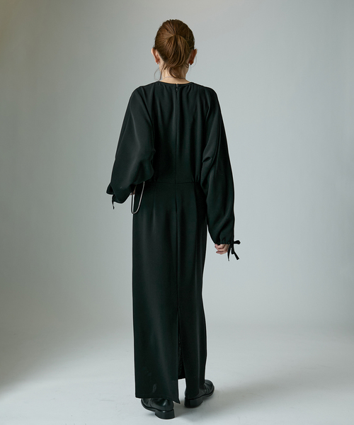 VERMEIL par iena(ヴェルメイユパーイエナ)の「ドルマンスリーブドレープワンピース(ワンピース・レディース・ブラック/ネイビー・40/38/36)」の4枚目の写真