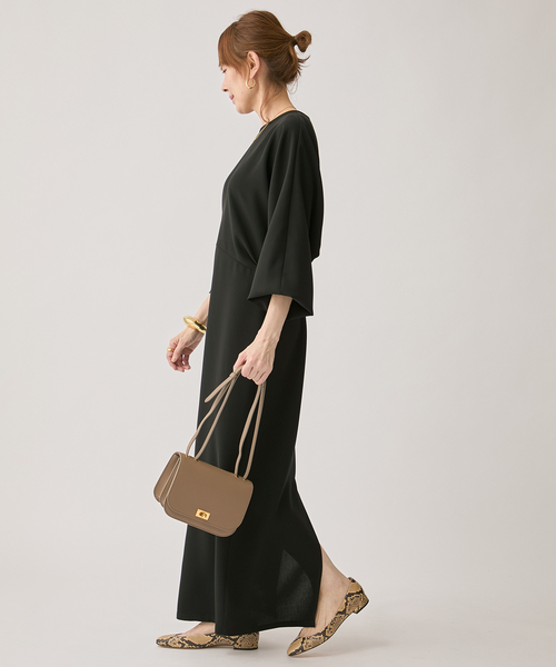 VERMEIL par iena(ヴェルメイユパーイエナ)の「ドルマンスリーブドレープワンピース(ワンピース・レディース・ブラック/ネイビー・40/38/36)」の7枚目の写真