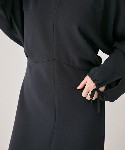 VERMEIL par iena(ヴェルメイユパーイエナ)の「ドルマンスリーブドレープワンピース(ワンピース・レディース・ブラック/ネイビー・40/38/36)」の14枚目の写真