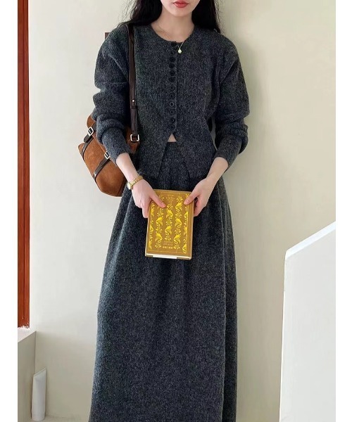 Aelina(エリナ)の「ニット長袖トップス+スカートセットアップ(セットアップ・レディース・ブラック/オフホワイト/ブラウン/ダークグレー・F)」の7枚目の写真