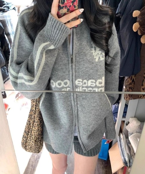 SPIGA（スピーガ）の「袖ﾗｲﾝ入りﾀﾞﾌﾞﾙｼﾞｯﾌﾟﾆｯﾄｶｰﾃﾞｨｶﾞﾝ（カーディガン/ボレロ・レディース・グレー・X-LARGE/LARGE/MEDIUM/SMALL）」の2枚目の写真