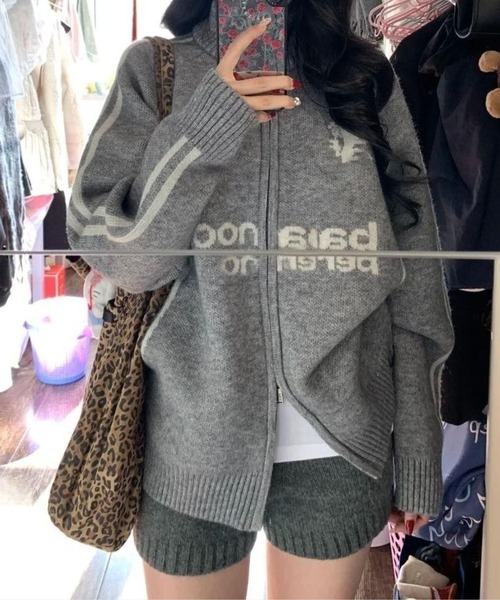 SPIGA（スピーガ）の「袖ﾗｲﾝ入りﾀﾞﾌﾞﾙｼﾞｯﾌﾟﾆｯﾄｶｰﾃﾞｨｶﾞﾝ（カーディガン/ボレロ・レディース・グレー・X-LARGE/LARGE/MEDIUM/SMALL）」の4枚目の写真