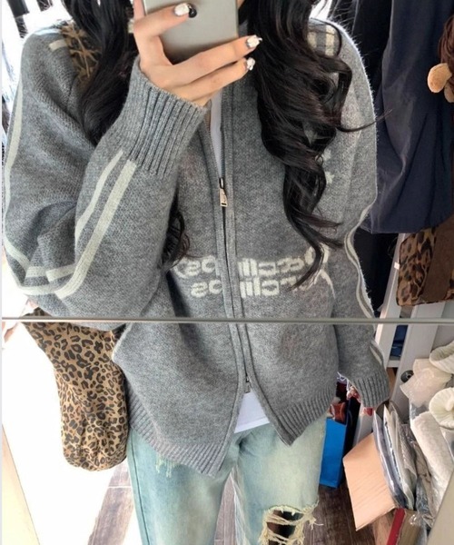 SPIGA（スピーガ）の「袖ﾗｲﾝ入りﾀﾞﾌﾞﾙｼﾞｯﾌﾟﾆｯﾄｶｰﾃﾞｨｶﾞﾝ（カーディガン/ボレロ・レディース・グレー・X-LARGE/LARGE/MEDIUM/SMALL）」の3枚目の写真