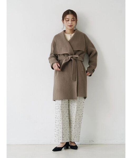 TONAL（トーナル）の「リバービッグカラーミディコート（その他アウター・レディース・ベージュ/モカ/ライトブルー・SMALL/MEDIUM）」の5枚目の写真