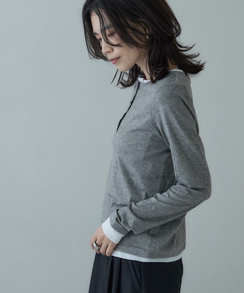 GALLEST(ギャレスト)の「バイカラーヘンリーネックレイヤーカットソー(Tシャツ/カットソー・レディース・チャコールグレー/グレー・38)」の3枚目の写真