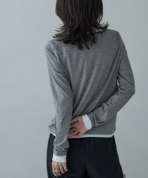 GALLEST(ギャレスト)の「バイカラーヘンリーネックレイヤーカットソー(Tシャツ/カットソー・レディース・チャコールグレー/グレー・38)」の5枚目の写真