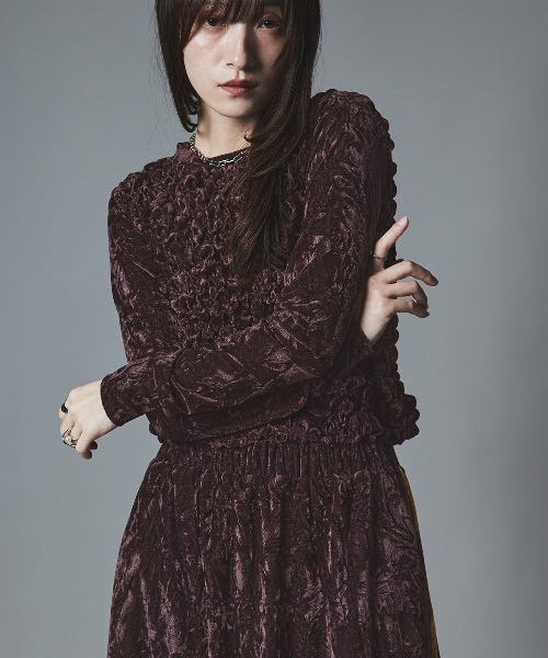 W:Huku（フーク）の「クラッシュ ベロア シャーリング トップス / Crash Velvet Shearling Tops（Tシャツ/カットソー・レディース・ブラック/ライトベージュ/ネイビー/ブラウン/ライトグレー・FREE）」の4枚目の写真