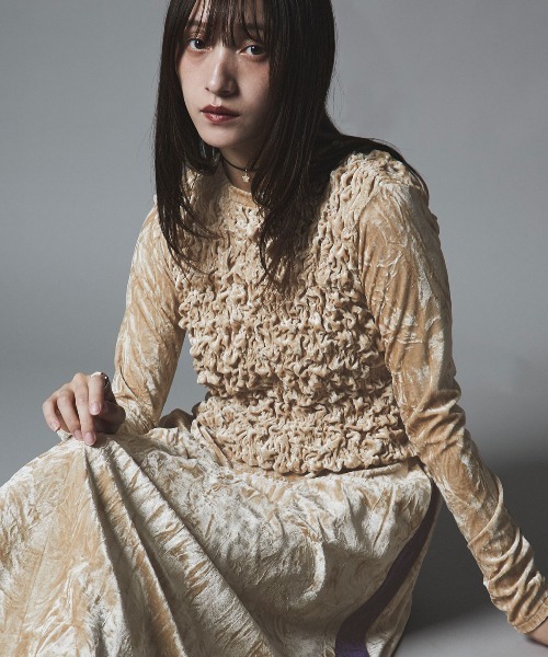 W:Huku（フーク）の「クラッシュ ベロア シャーリング トップス / Crash Velvet Shearling Tops（Tシャツ/カットソー・レディース・ブラック/ライトベージュ/ネイビー/ブラウン/ライトグレー・FREE）」の8枚目の写真