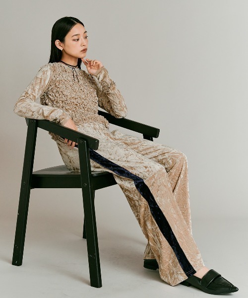 W:Huku（フーク）の「クラッシュ ベロア シャーリング トップス / Crash Velvet Shearling Tops（Tシャツ/カットソー・レディース・ブラック/ライトベージュ/ネイビー/ブラウン/ライトグレー・FREE）」の13枚目の写真