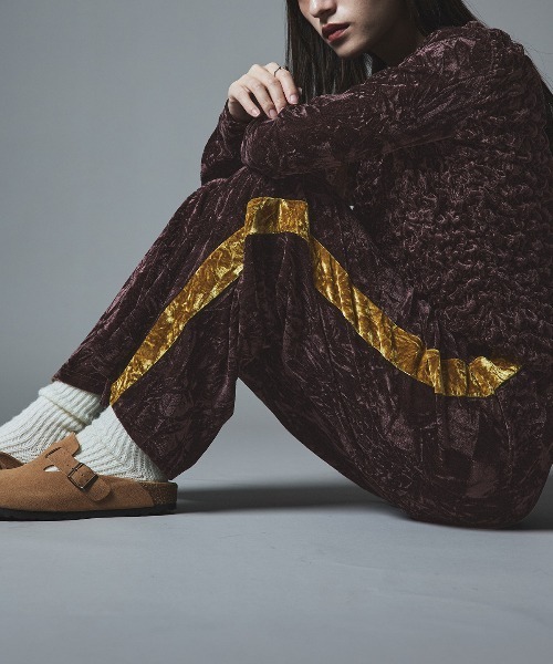 W:Huku（フーク）の「クラッシュ ベロア シャーリング トップス / Crash Velvet Shearling Tops（Tシャツ/カットソー・レディース・ブラック/ライトベージュ/ネイビー/ブラウン/ライトグレー・FREE）」の19枚目の写真