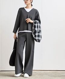 Vネックニットプルオーバー+ニットパンツセットアップ