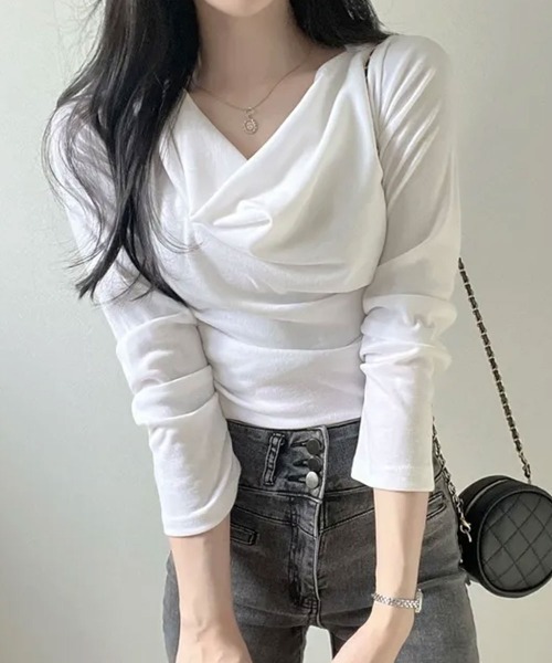 VIVID LADY(ビビッドレディー)の「ドレープネック タイトフィット長袖Tシャツ ロンT(Tシャツ/カットソー・レディース・アイボリー/ベージュ/ブラック・FREE)」の13枚目の写真