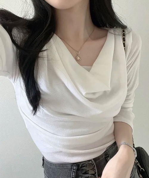 VIVID LADY(ビビッドレディー)の「ドレープネック タイトフィット長袖Tシャツ ロンT(Tシャツ/カットソー・レディース・アイボリー/ベージュ/ブラック・FREE)」の15枚目の写真