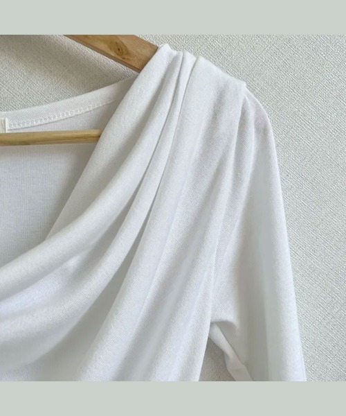 VIVID LADY(ビビッドレディー)の「ドレープネック タイトフィット長袖Tシャツ ロンT(Tシャツ/カットソー・レディース・アイボリー/ベージュ/ブラック・FREE)」の21枚目の写真