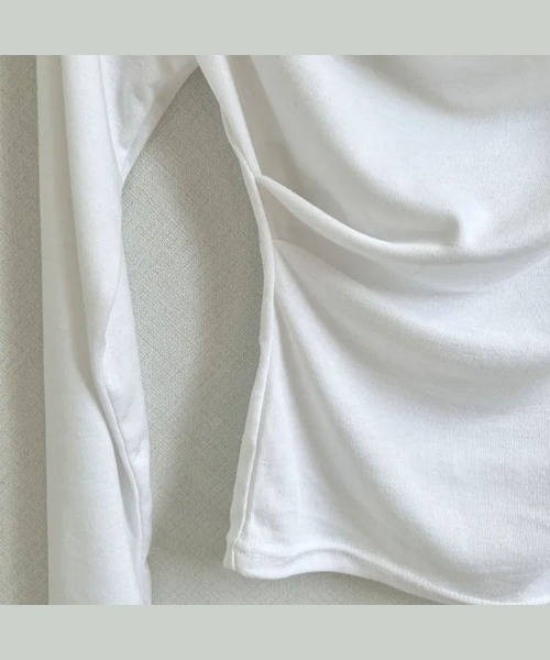 VIVID LADY(ビビッドレディー)の「ドレープネック タイトフィット長袖Tシャツ ロンT(Tシャツ/カットソー・レディース・アイボリー/ベージュ/ブラック・FREE)」の22枚目の写真
