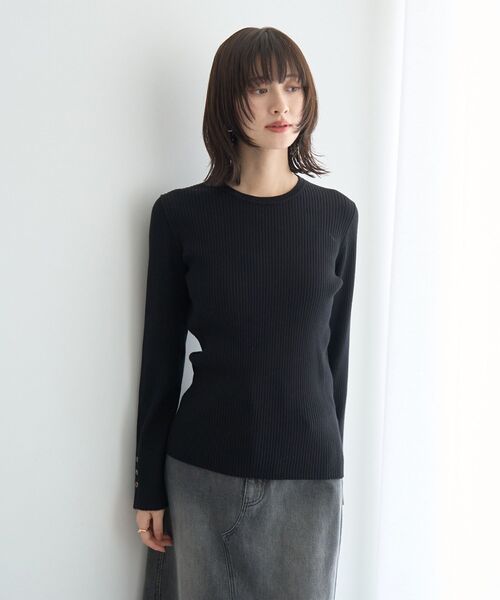 YECCA VECCA（イェッカヴェッカ）の「袖釦クルーネックリブニット（ニット/セーター・レディース・ベージュ/オレンジ/オフホワイト/ブラック/ライトブルー・FREE）」の6枚目の写真