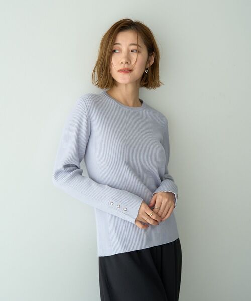 YECCA VECCA（イェッカヴェッカ）の「袖釦クルーネックリブニット（ニット/セーター・レディース・ベージュ/オレンジ/オフホワイト/ブラック/ライトブルー・FREE）」の9枚目の写真