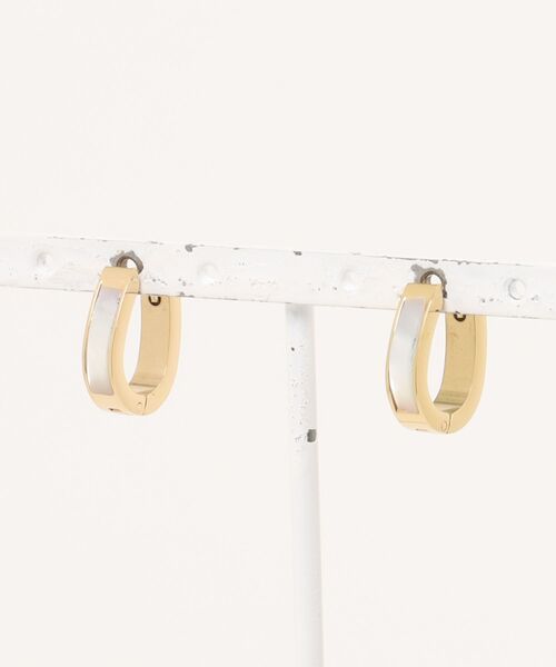 Os accessory(オズアクセサリー)の「Os -オズ- 【金属アレルギー対応】 シェルスリムピアス(ピアス(両耳用)・レディース・シルバー/ゴールド・ONE SIZE)」の4枚目の写真