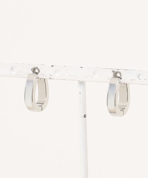 Os accessory(オズアクセサリー)の「Os -オズ- 【金属アレルギー対応】 シェルスリムピアス(ピアス(両耳用)・レディース・シルバー/ゴールド・ONE SIZE)」の5枚目の写真