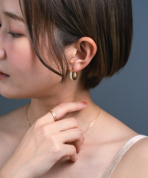 Os accessory(オズアクセサリー)の「Os -オズ- 【金属アレルギー対応】 シェルスリムピアス(ピアス(両耳用)・レディース・シルバー/ゴールド・ONE SIZE)」の21枚目の写真