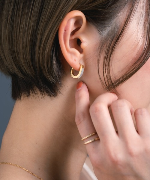 Os accessory(オズアクセサリー)の「Os -オズ- 【金属アレルギー対応】 シェルスリムピアス(ピアス(両耳用)・レディース・シルバー/ゴールド・ONE SIZE)」の22枚目の写真