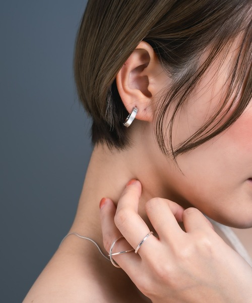 Os accessory(オズアクセサリー)の「Os -オズ- 【金属アレルギー対応】 シェルスリムピアス(ピアス(両耳用)・レディース・シルバー/ゴールド・ONE SIZE)」の6枚目の写真