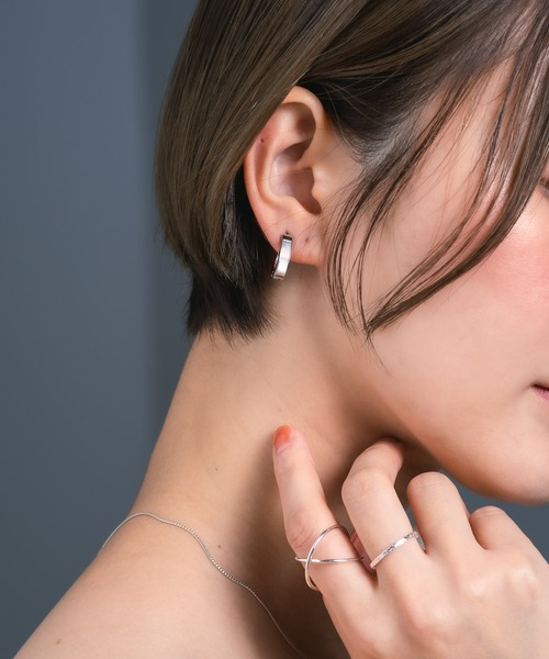 Os accessory(オズアクセサリー)の「Os -オズ- 【金属アレルギー対応】 シェルスリムピアス(ピアス(両耳用)・レディース・シルバー/ゴールド・ONE SIZE)」の7枚目の写真