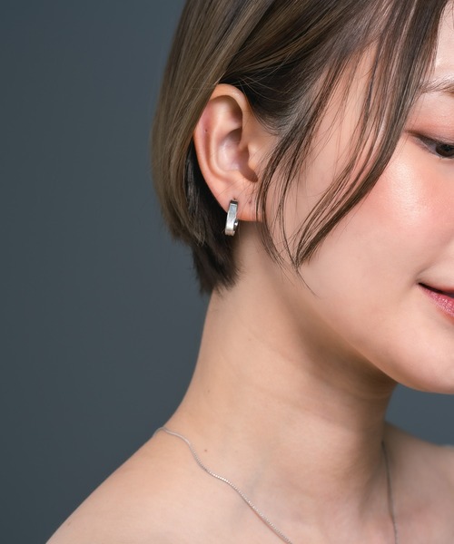 Os accessory(オズアクセサリー)の「Os -オズ- 【金属アレルギー対応】 シェルスリムピアス(ピアス(両耳用)・レディース・シルバー/ゴールド・ONE SIZE)」の9枚目の写真