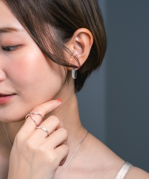 Os accessory(オズアクセサリー)の「Os -オズ- 【金属アレルギー対応】 シェルスリムピアス(ピアス(両耳用)・レディース・シルバー/ゴールド・ONE SIZE)」の10枚目の写真