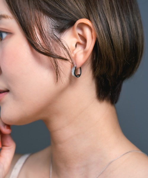 Os accessory(オズアクセサリー)の「Os -オズ- 【金属アレルギー対応】 シェルスリムピアス(ピアス(両耳用)・レディース・シルバー/ゴールド・ONE SIZE)」の13枚目の写真