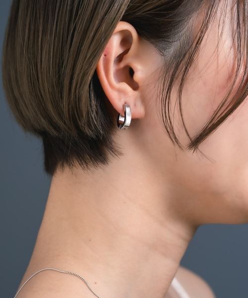 Os accessory(オズアクセサリー)の「Os -オズ- 【金属アレルギー対応】 シェルスリムピアス(ピアス(両耳用)・レディース・シルバー/ゴールド・ONE SIZE)」の15枚目の写真