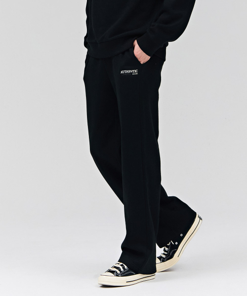 CHASECULT(チェイスカルト)の「ユニセックスエッセンシャルストレート起毛パンツ-ブラック(スウェットパンツ・メンズ・ブラック・70/76/86/67/92/82)」の2枚目の写真