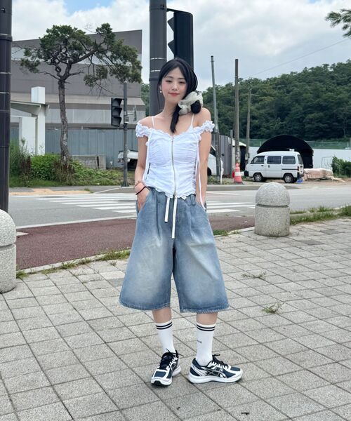 LEMAIN SECOND（リメインセカンド）の「バミューダワイドツータックデニムバンディングショーツ[ライトブルー]（その他パンツ・レディース・その他・MEDIUM/SMALL/LARGE）」の5枚目の写真