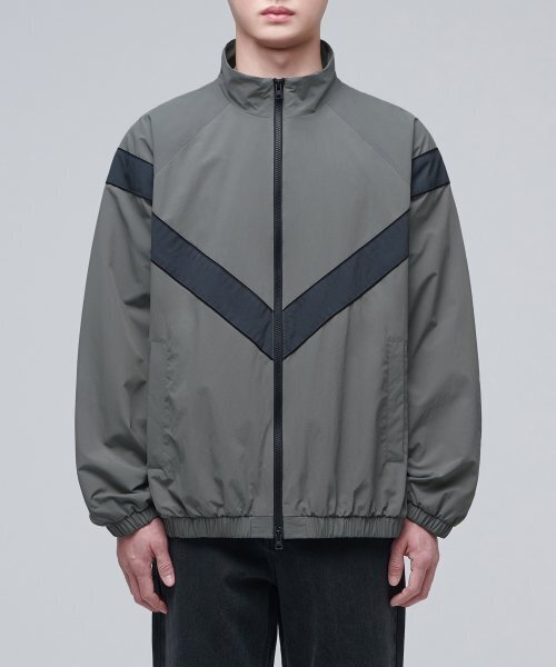 MUSINSA STANDARD（ムシンサスタンダード）の「ARMYIPFUトラックジャケット[グレー]（ナイロンジャケット・メンズ・その他・MEDIUM/LARGE/X-LARGE/XX-LARGE）」の2枚目の写真