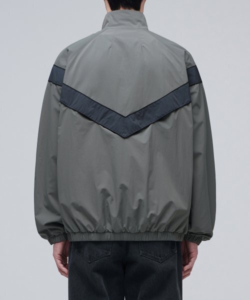 MUSINSA STANDARD（ムシンサスタンダード）の「ARMYIPFUトラックジャケット[グレー]（ナイロンジャケット・メンズ・その他・MEDIUM/LARGE/X-LARGE/XX-LARGE）」の4枚目の写真