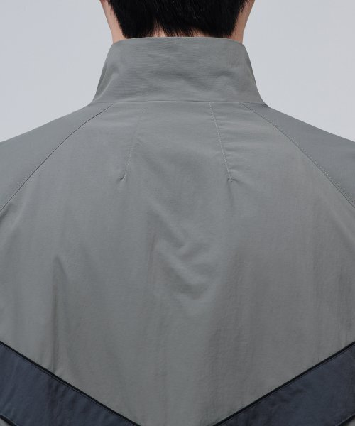 MUSINSA STANDARD（ムシンサスタンダード）の「ARMYIPFUトラックジャケット[グレー]（ナイロンジャケット・メンズ・その他・MEDIUM/LARGE/X-LARGE/XX-LARGE）」の6枚目の写真