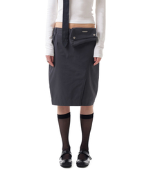 IUGAMAKARAS（イウガマカラス）の「Belted Bag Midi Skirt (Dark Gray)（スカート）」